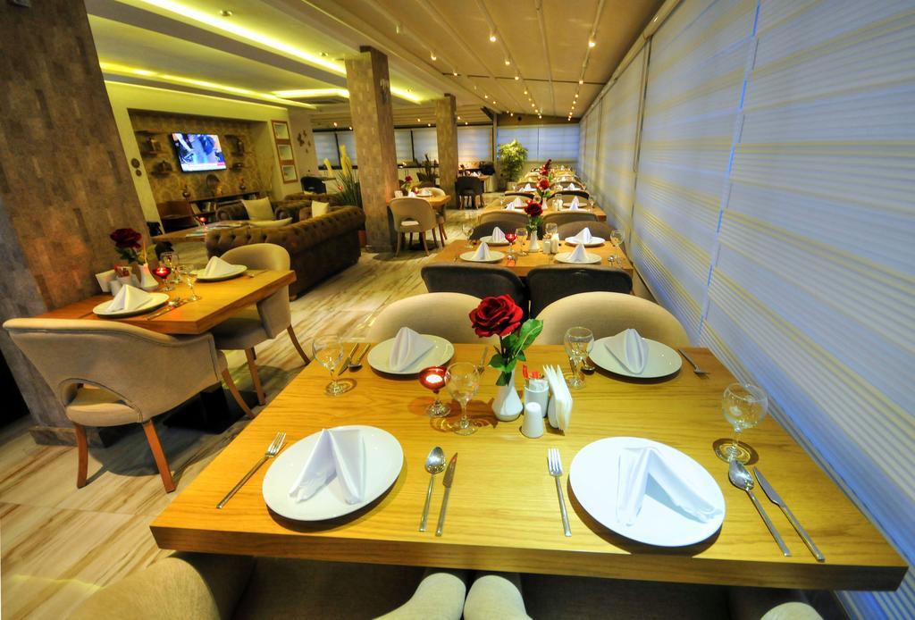 Golden Deluxe Hotel Adana Exteriör bild