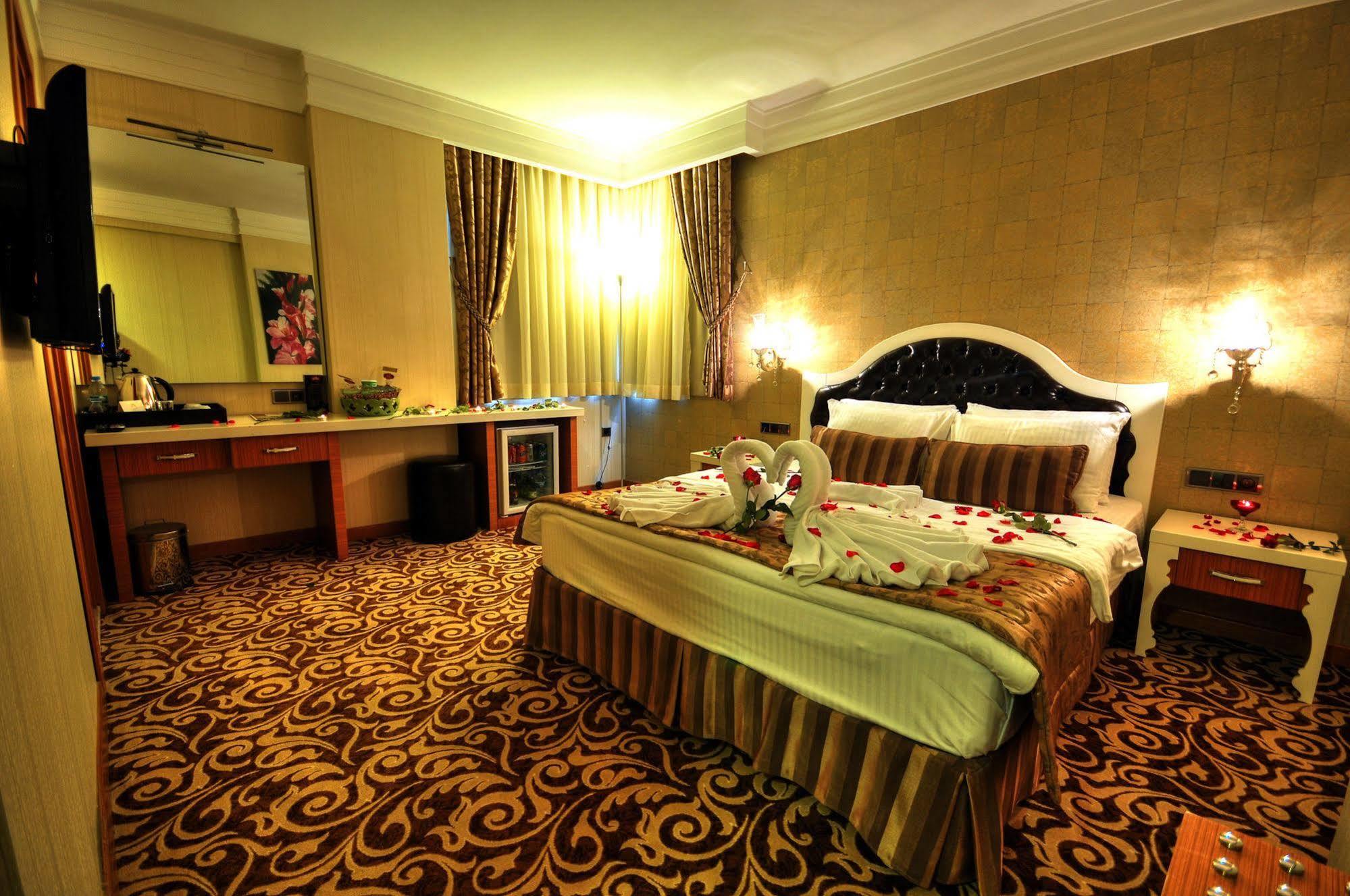 Golden Deluxe Hotel Adana Exteriör bild